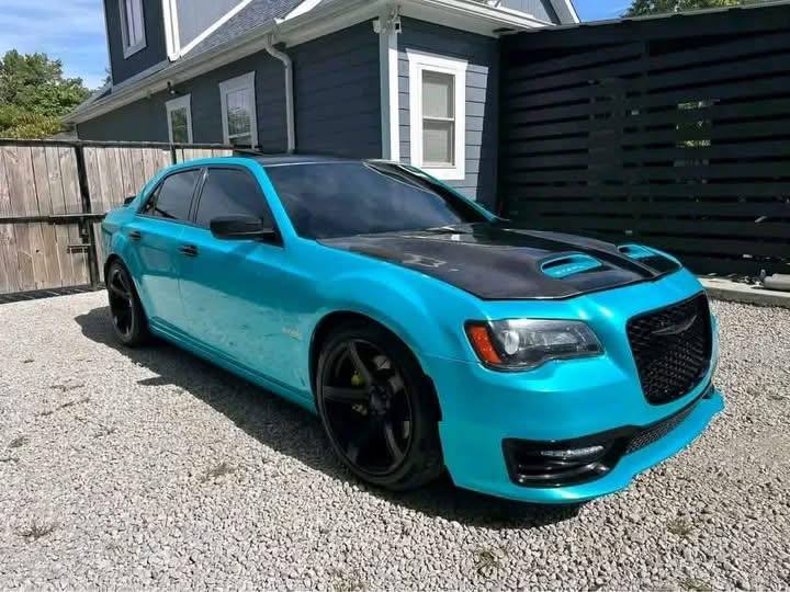 2011 Chrysler 300. - Image 2