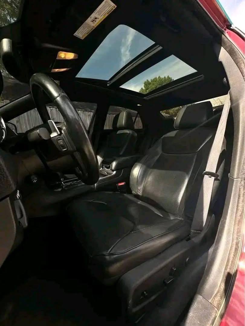 2011 Chrysler 300. - Image 4